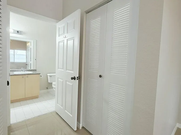 260 Crestwood Cir #12 — Photo 15