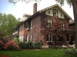 6239 Westminster Pl, Saint Louis, MO 63130