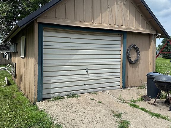3rd image of 418 12th Ave