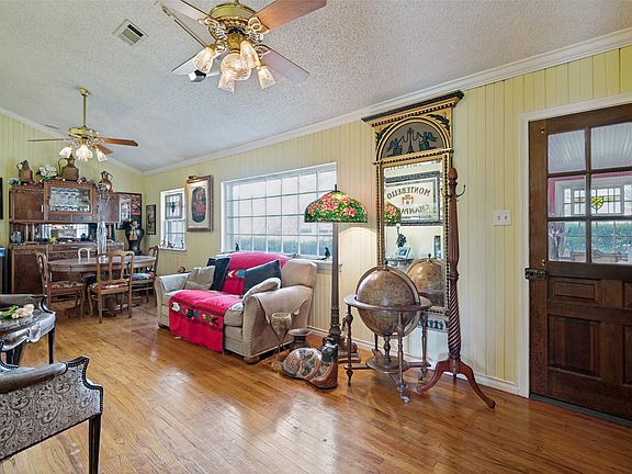 3rd image of 112 W Ireland Dr