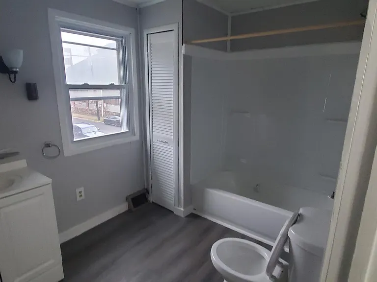 66 Woolverton Ave — Photo 4