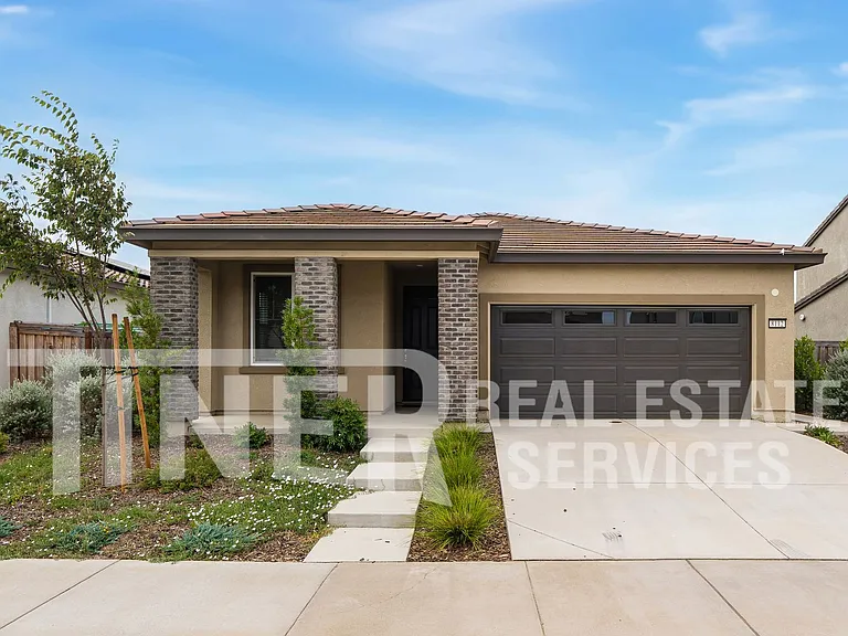 8112 Joecy Way — Photo 1