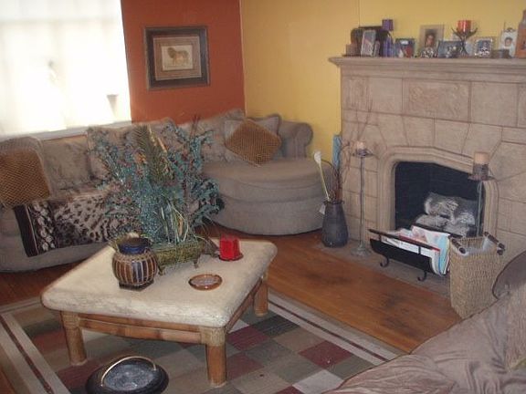 3rd image of 3168 Mozart Ave