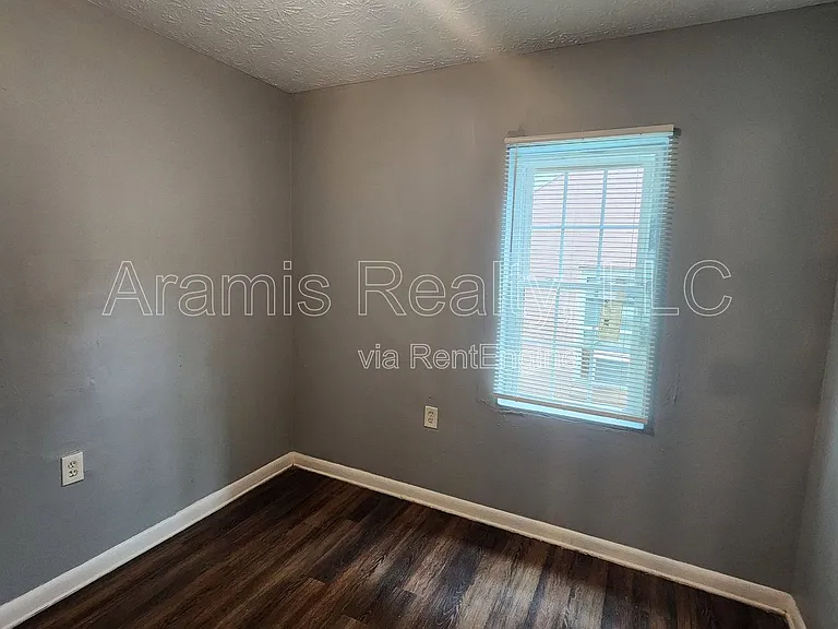 248 Rosser St SW — Photo 7