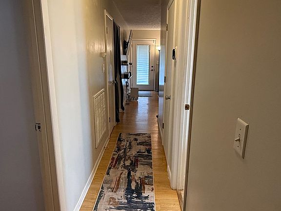 5th image of 105 Daisy Dr