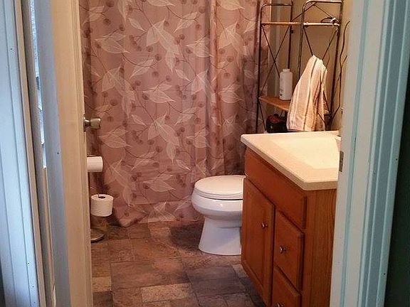 Bathroom: 9x5