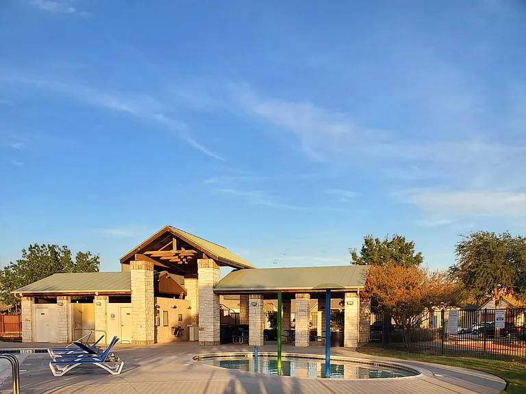945 Cypress Ml — Photo 24