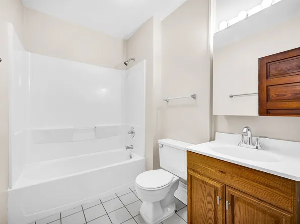 502 W High St APT B, Peoria, IL 61606