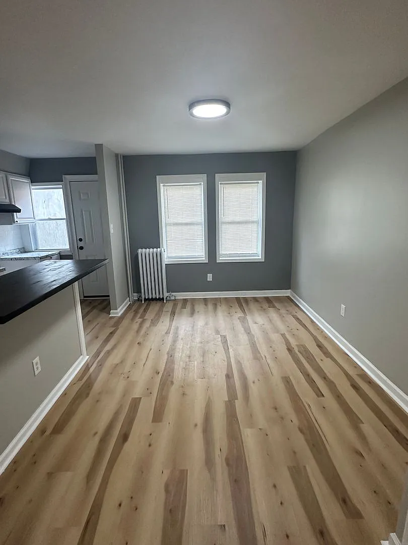 Fully renovated 3 Bed townhome — Photo 4