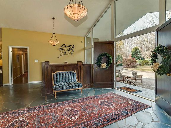 5th image of 111 Rosewood Ln