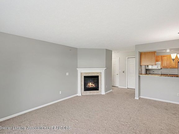 3rd image of 1002 Carom Cir