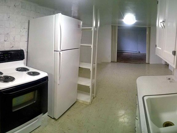 2nd image of 455 1/2 N 5th St #1/2