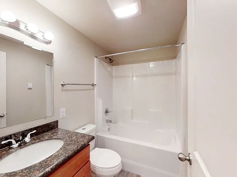 Sunset Court Apartments — Photo 13