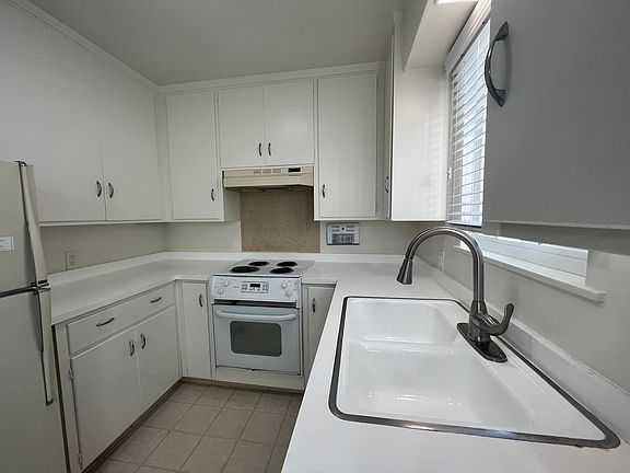 4th image of 1321 Garden St #J