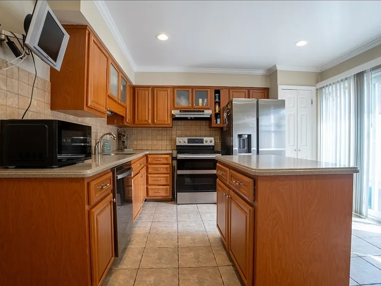 204 Old Country Rd #204 — Photo 10