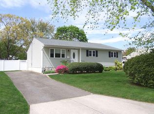 16 Avondale Dr, Centereach, NY 11720
