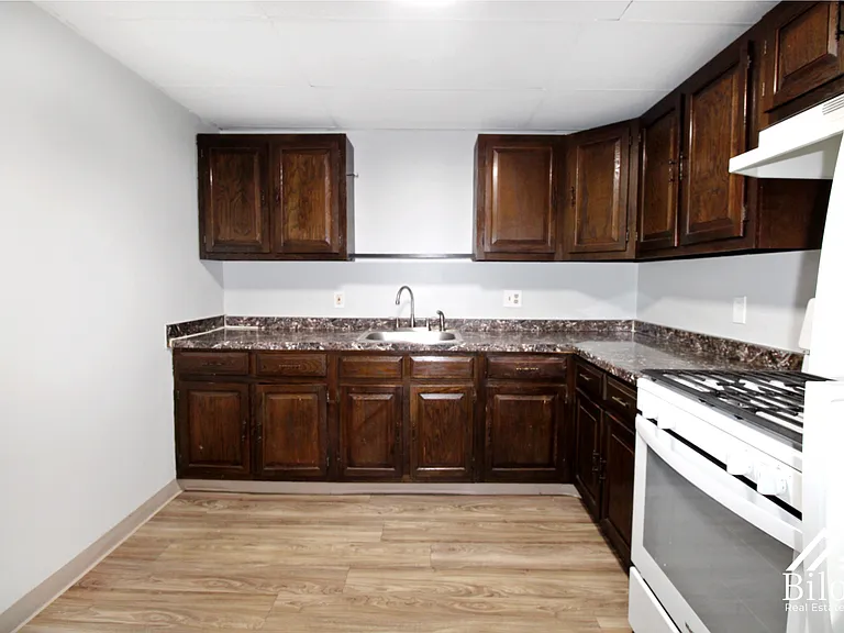 1250 South Broadway — Photo 4