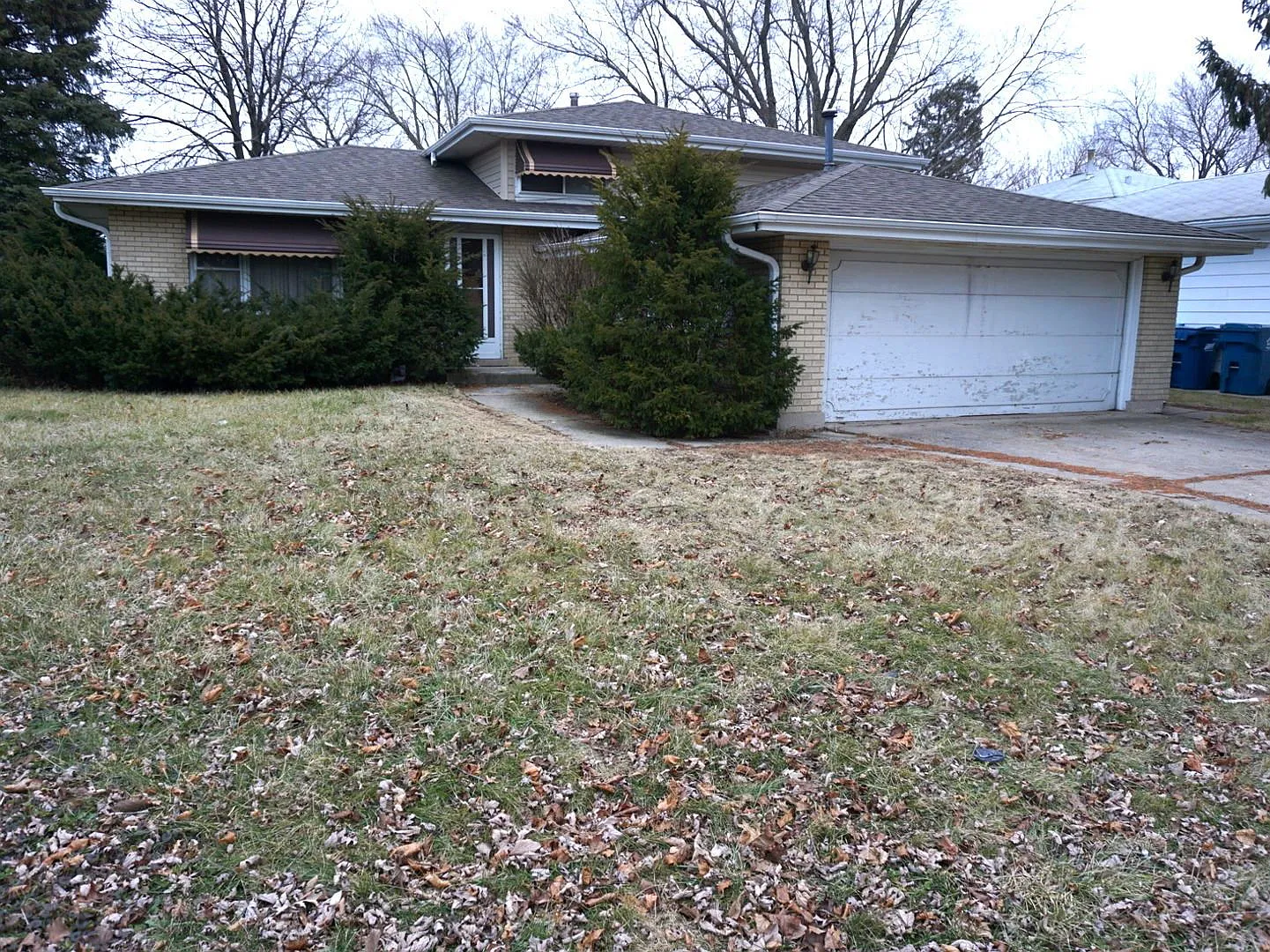 15615 Kenwood Ave photo 1