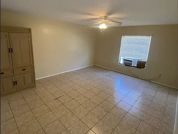 4th image of 2985 Saint Charles St
