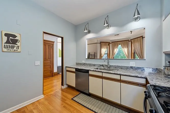 4011 N Kenmore Ave #201 — Photo 7