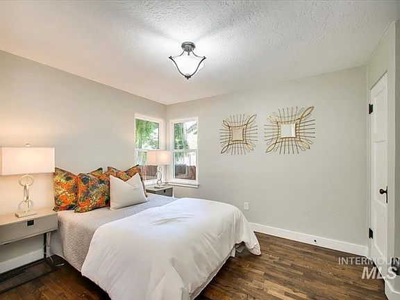 5th image of 307 S Olive St