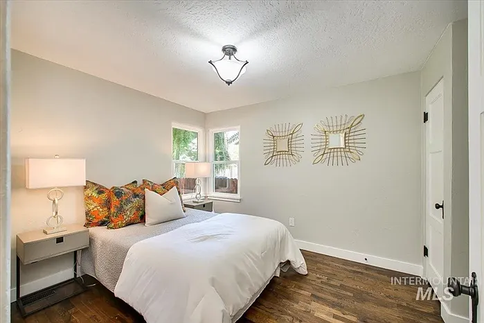 307 S Olive St — Photo 5