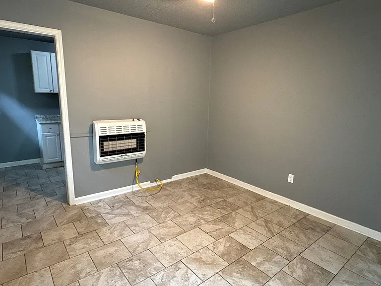 1408 Effie Rd — Photo 4