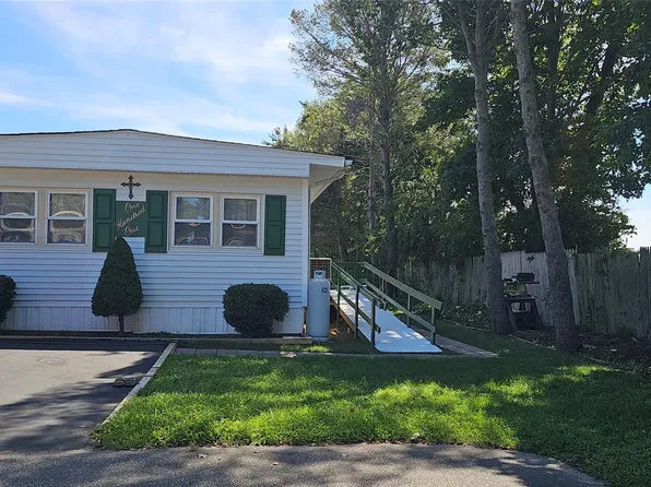 703 Fresh Pond Avenue #101, Calverton, NY 11933