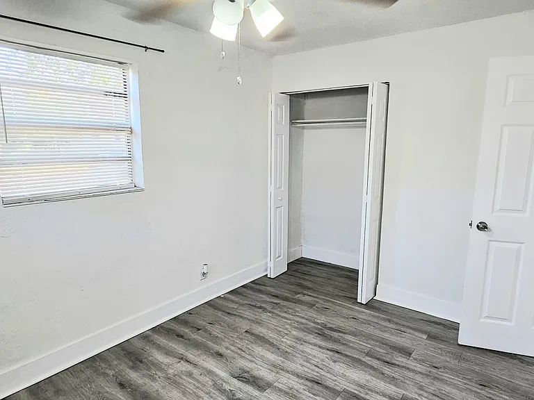 NW 15th Ave — Photo 6