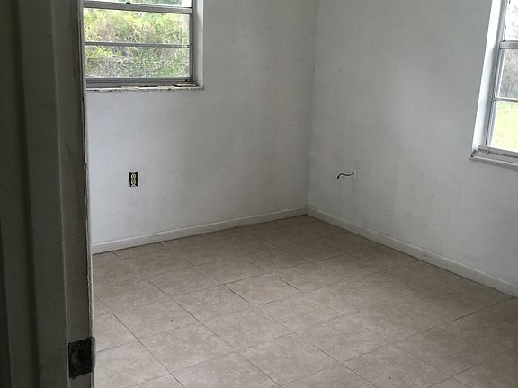 5th image of 1202 Dora Ave