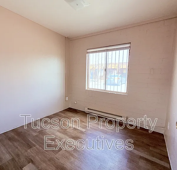 2411 S 6th Ave #8 — Photo 4