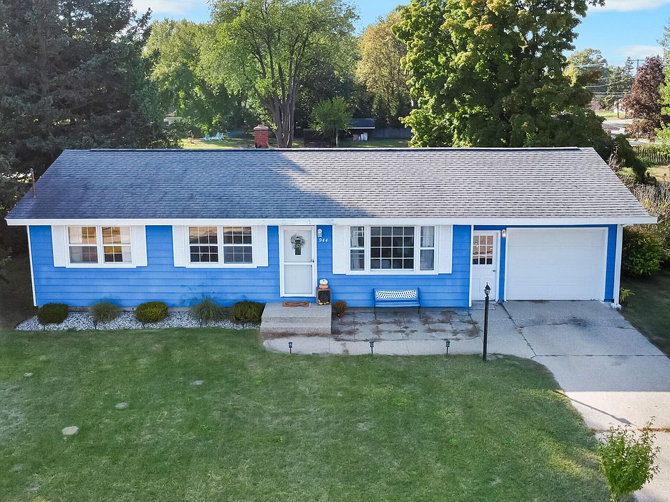 1st image of 944 136th Ave