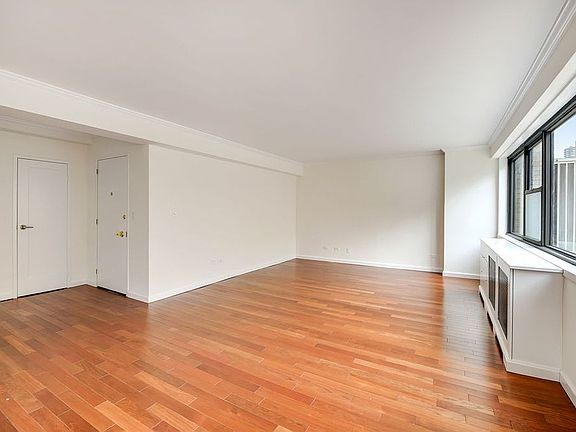 4th image of 305 E 72nd St Unit Phb