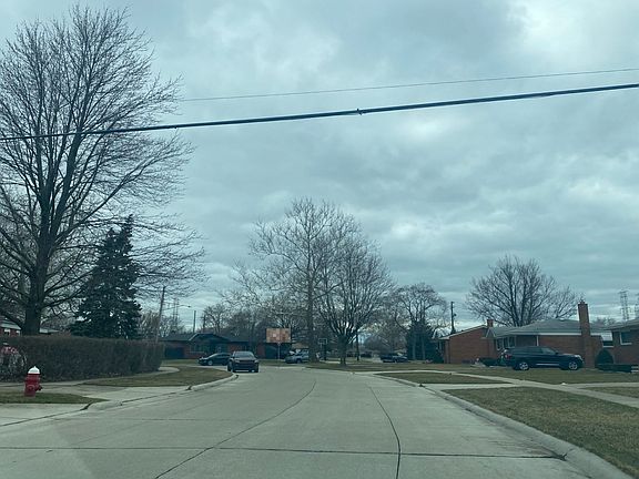 5th image of 31753 Nelson Dr