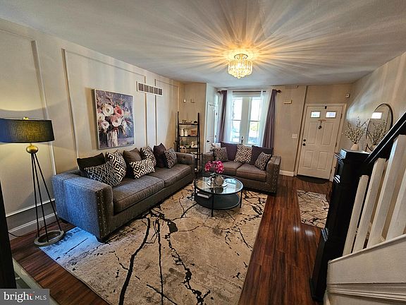 5th image of 1022 Brown St