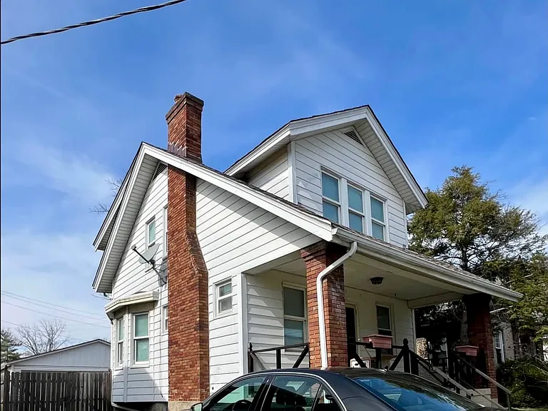 754 Arlington Ave — Photo 3