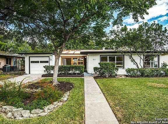 2nd image of 511 Calumet Pl
