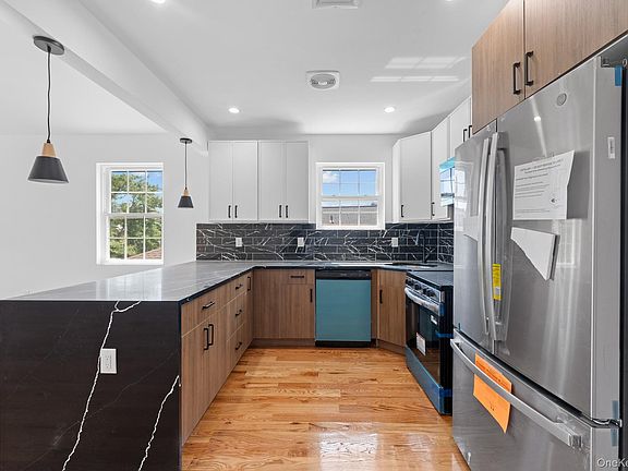 4th image of 15815 N Conduit Avenue