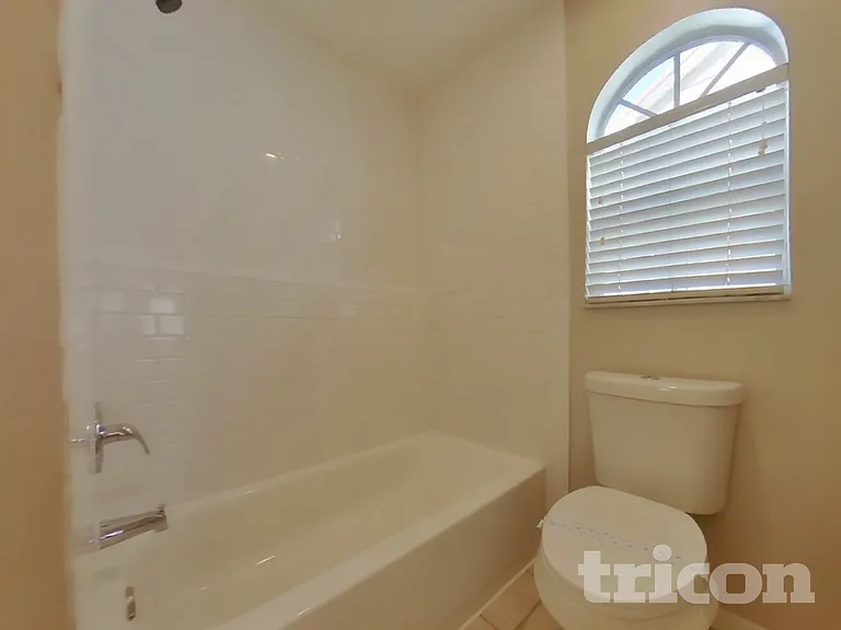 1627 Chatham Cir — Photo 10