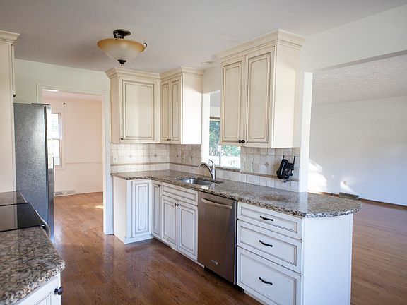 3rd image of 175 Elm Ct