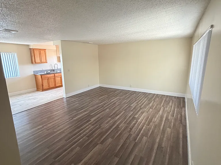 11002 S Grevillea Ave #9 — Photo 4