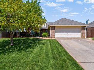 732 Countryside Dr, Aubrey, TX 76227