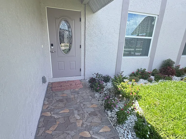 NE 16th Pl — Photo 2