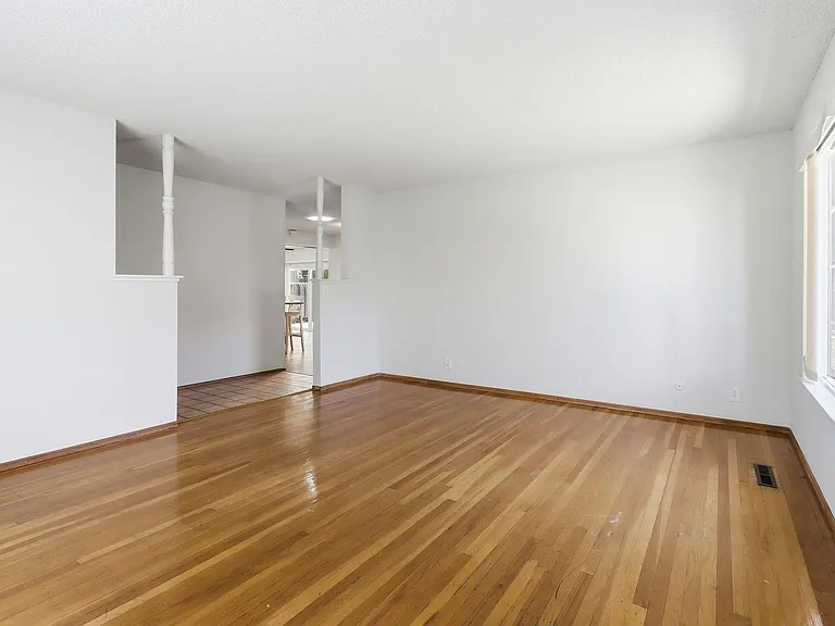 1571 Finch Way — Photo 7