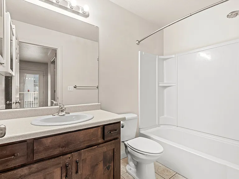 main bedroom suite full bathroom