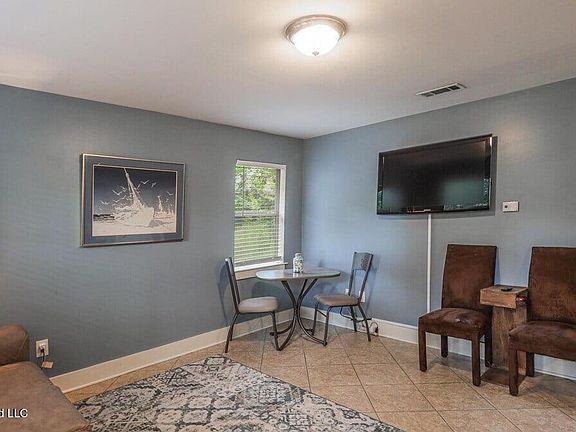 4th image of 403 Beverly Dr