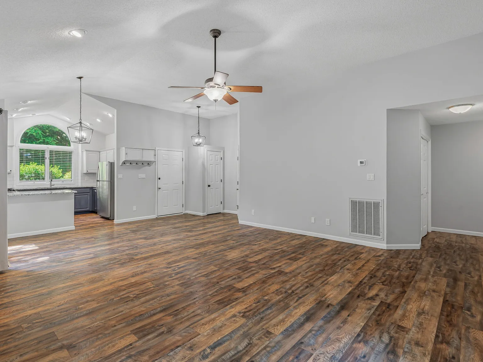 310 Paoli Trce - 1 — Photo 2