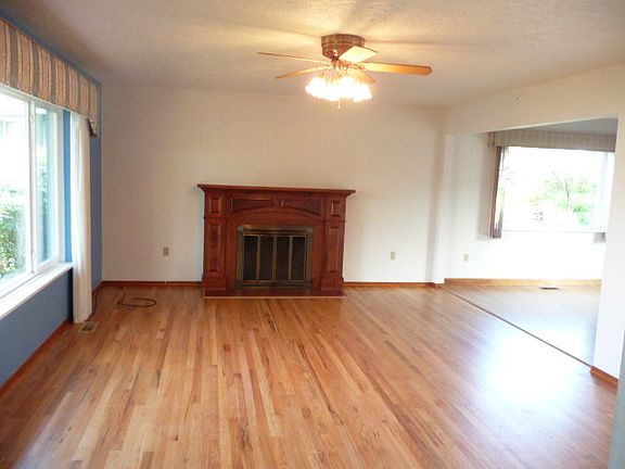 4th image of 3200 NE 45th St
