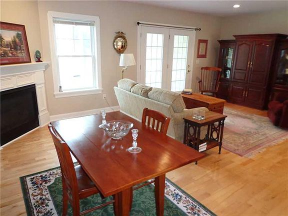 4th image of 11 Audubon Way #11
