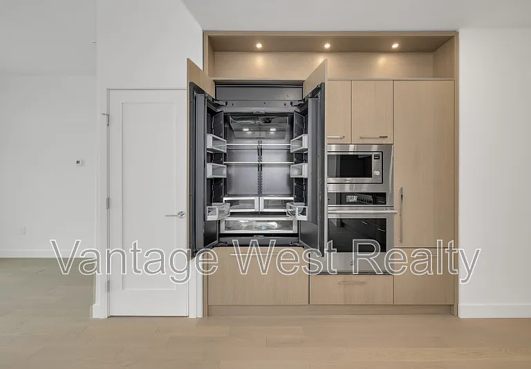 3389 Lakeshore Rd #216 — Photo 27